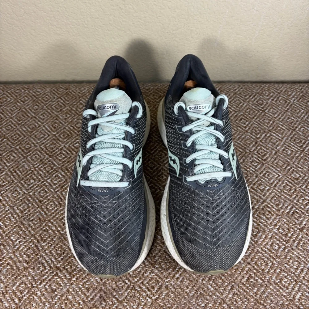 Saucony Triump 18 Running Athletic Lace Up Shoes Sz 9W Outdoor Running Gym